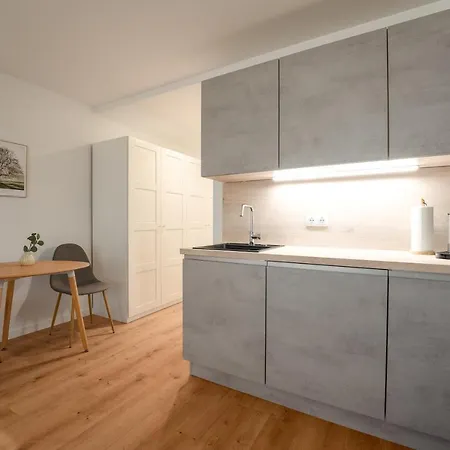 2-zimmer-apartment Mit Balkon - Naehe Sbahn