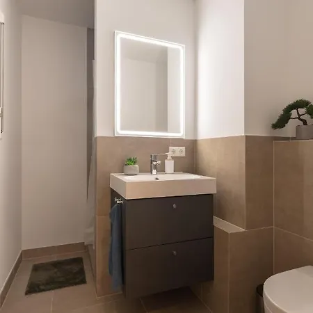 2-zimmer-apartment Mit Balkon - Naehe Sbahn